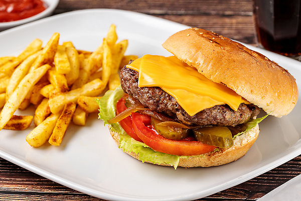 포토 JPG 해외이미지 음식 백그라운드 토마토 채소 양파 치즈 패스트푸드 샌드위치 육류 사람없음 목재 컬러풀 식사 소고기 감자튀김 햄버거 신선 클래식 맛 그릴 폐기물 상추 오브젝트 속도 콜라 깨 패티 점심식사 번 치즈버거 해로움 맛있는 해외202310 해외포토 나무 빵 컬러 컨셉 식재료 재료 주방용품 유제품 감자 튀김 조미료 인스턴트 쓰레기 탄산음료 파일형식