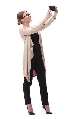 포토 JPG 해외이미지 전신 여자 안경 한명 들기 성인 옆모습 스마트폰 손들기 촬영 흰색 성인여자한명만 해외202310 해외포토 1 잡화 뷰포인트 컬러 모션 사람 핸드폰 스마트기기 여자한명만 성인여자만 파일형식