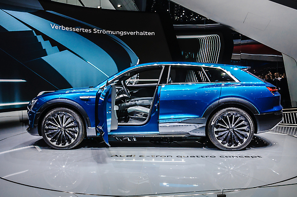 포토 JPG 해외이미지 유럽 컨셉 자동차 미래 사람없음 초록색 파란색 힘 재활용 에너지 E 에코 생태계 쇼 2015년 연료 잡종 충전 모터 모터쇼 베터리 생태학 요금 자동 해외202310 해외포토 알파벳 교육 나라 육상교통 컬러 환경 연도 친환경 파일형식