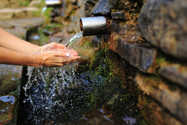 포토 JPG 해외이미지 백인 손 여자 음료 벽 손가락 자연 건강 손바닥 사람 사람없음 야외 물 뷰티 봄 젖음 마시기 흰색 물방울 신선 잡기 액체 개울 황무지 붓기 떨어짐 빨래 수집 순수 상쾌 유지 내추럴 생태학 위생관리 스플래쉬 해외202310 해외포토 자연요소 서양인 계절 교육 감정 컬러 컨셉 가사 모션 관리 신체부위 강 생태계 파일형식
