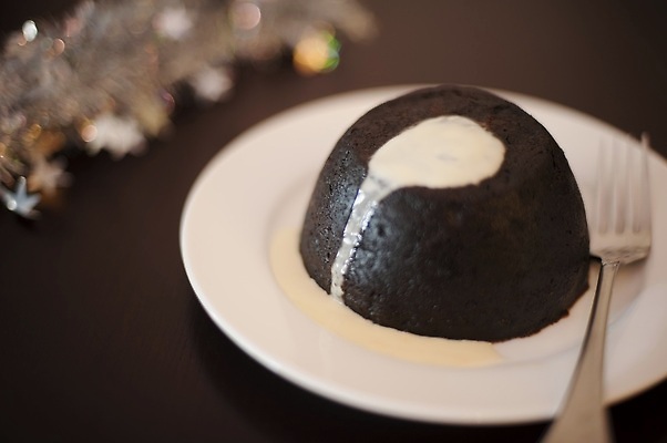 포토 JPG 해외이미지 접시 계절 음식 포크 크리스마스장식 크리스마스 휴가 디저트 사람없음 축제 저녁식사 달콤 먹기 커스터드 해외202310 해외포토 식기 기념일 모션 식사 맛 크림 파일형식