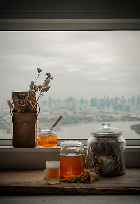 포토 JPG 해외이미지 라이프스타일 디자인 안경 음료 백그라운드 재료 유리 휴식 국화 건강 사람없음 장식 물 선글라스 뷰티 신선 맛 찻주전자 허브 상쾌 유기농 아로마 꿀 비타민 핸드메이드 혜택 해외202310 해외포토 자연요소 식물 웰빙 잡화 꽃 감정 컨셉 재질 주전자 생활 영양소 파일형식