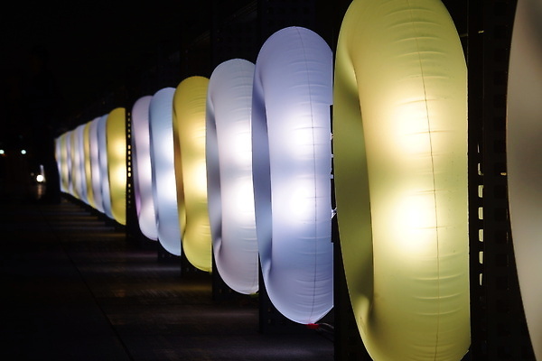 포토 JPG 해외이미지 디자인 크리스마스 조명 미술 풍경 사람없음 내부 그래픽 장식 여름 빛 컬러풀 항구 야간 오브젝트 네온 해외202310 해외포토 자연요소 계절 기념일 컬러 교통시설 문화예술 파일형식