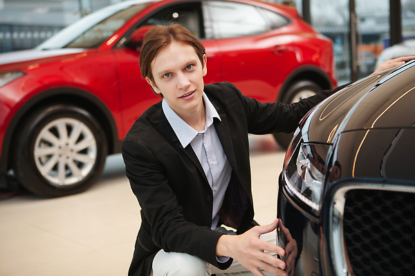포토 JPG 해외이미지 라이프스타일 남자 행복 여행 회사 비즈니스 교통시설 자동차 새로움 한명 안전 금융 세일 환경 거래 운전 비즈니스맨 운전사 고급 구매 고객 서비스 투자 전자 주인 보험 대여 대출 임대 자동 소유 해외202310 해외포토 직업 1 감정 육상교통 교통 컨셉 모션 사람 생활 경제 쇼핑 직장인 시설 파일형식