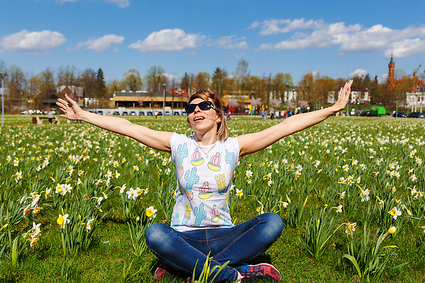 포토 JPG 해외이미지 식물 계절 공원 여자 꽃잎 꽃 백그라운드 잎 꽃무늬 밭 자연 하늘 부활절 따뜻함 한명 사람 앉기 풍경 야외 초록색 컬러풀 햇빛 태양 뷰티 노란색 머리 정원 맑음 봄 성장 벚꽃 전원 신선 도시 개화 원예 수선화 내추럴 영원 해외202310 해외포토 자연요소 1 공공시설 기념일 컬러 무늬 농업 모션 날씨 취미 신체부위 전기에너지 생태계 파일형식