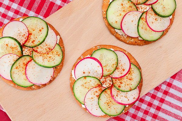 포토 JPG 해외이미지 음식 다이어트 오이 치즈 샌드위치 건강 사람없음 빛 크래커 식사 저녁식사 신선 맛 아침식사 먹기 크림 점심식사 총각무 크림치즈 맛있는 해외202310 해외포토 컨셉 채소 모션 유제품 쿠키 무 파일형식