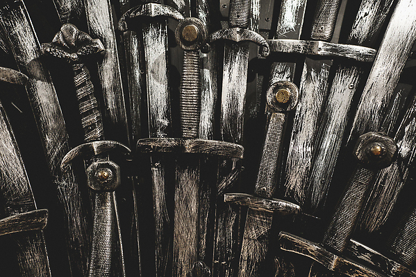 포토 JPG 해외이미지 계절 무기 얼굴 백그라운드 경비 사람없음 빨간색 빛 어둠 골동품 게임 흰색 칼날 중세 칼 검 중앙 보호 은색 왕 철 싸움 전쟁 날카로움 공상 영웅 병정 전사 명예 대각선 갑옷 단검 고립 철강 토너먼트 해외202310 해외포토 선 컬러 컨셉 모션 놀이 안전 신체부위 역사 보호장비 파일형식