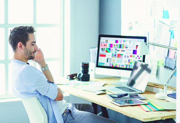 포토 JPG 해외이미지 직업 디자인 응시 남자 안경 백그라운드 인터넷 비즈니스 실내 한명 사람 앉기 내부 그래픽 노트북 스마트폰 컴퓨터 사무실 유행 카메라 비즈니스맨 비즈니스우먼 기자 신문 잡지 작음 사진사 스마트 그림 경영자 부름 온라인 주인 이슈 표제 해외202310 해외포토 1 시선 잡화 여자 컨셉 모션 간행물 전자제품 핸드폰 스마트기기 직장인 뉴스 크기 작가 리더 파일형식