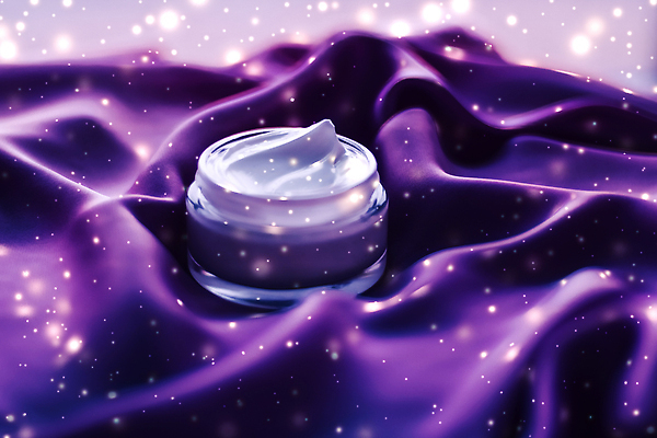 포토 JPG 해외이미지 사람없음 반짝임 고급 피부관리 스킨케어 기초화장품 보라색배경 수분크림 해외202310 해외포토 백그라운드 컨셉 모션 뷰티 보라색 화장품 파일형식