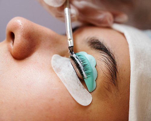 포토 JPG 해외이미지 손 여자 얼굴 한명 근접촬영 성인 신체부위 뷰티 붓 속눈썹 시술 성인여자한명만 해외202310 해외포토 1 뷰포인트 사람 눈썹 여자한명만 성인여자만 파일형식