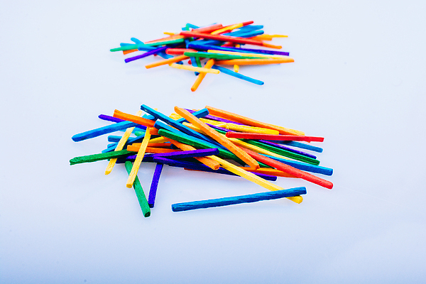 포토 JPG 해외이미지 스튜디오촬영 어린이 선 컬러 백그라운드 컨셉 건축양식 놀이 추상 사람없음 건물 목재 빨간색 초록색 파란색 컬러풀 장난감 블록 기쁨 게임 막대기 선택 놀이터 오브젝트 개발 해외202310 해외포토 나무 건축물 건축 감정 무늬 재료 실내 사람 파일형식