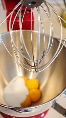 포토 JPG 해외이미지 디자인 커피 음식 빵 스포츠 컬러 백그라운드 컨셉 재료 가정 디저트 건강 요리 서기 사람없음 가로 빨간색 갈색 케이크 금속 주방 계란 요리사 검은색 기계 흰색 신선 사발 닫기 아침식사 보호 혼합 믹서 오브젝트 준비 복고 슛 성분 옛날 페스츄리 맛있는 해외202310 해외포토 직업 음료 모션 재질 알 식사 사기그릇 파일형식