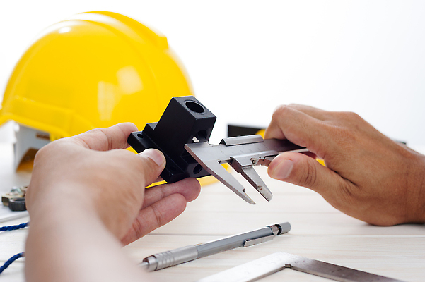 포토 JPG 해외이미지 디자인 산업 부분 자 사람없음 장비 기구 공구 작업실 헬멧 측정 만족 눈금 치수 정비공 공학 캘리퍼스 해외202310 해외포토 교육 감정 문구용품 도구 기술자 보호장비 파일형식