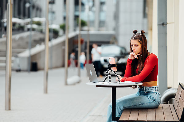 포토 JPG 해외이미지 직업 학생 비즈니스 성공 휴식 거리 한명 앉기 야외 여름 스터디 햇빛 식당 공책 카페 흐름 타이핑 업무 작음 경영자 대학교 멀리 온라인 블로거 프리랜서 해외202310 해외포토 1 계절 컨셉 학교 모션 문구용품 사람 학습 태양 상점 작업 크기 리더 파일형식