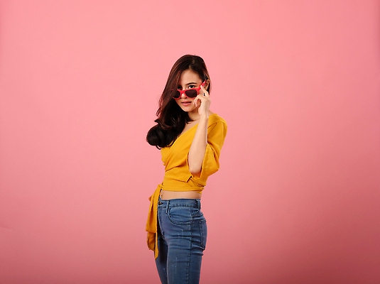 포토 JPG 해외이미지 옷 여자 행복 아시아 한국 실내 건강 한명 사람 동양인 뷰티 일본 중국 청바지 자신감 긍정 슛 해외202310 해외포토 1 감정 나라 컨셉 바지 인종 내부 파일형식