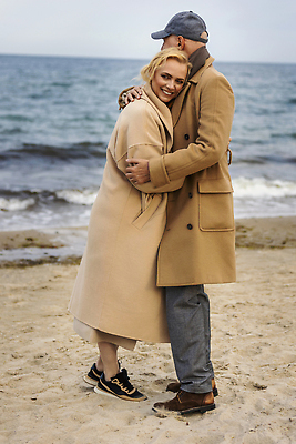 포토 JPG 해외이미지 백인 라이프스타일 커플 여자 남자 행복 유럽 파도 바다 여행 2 남편 휴가 함께함 사랑 사람 성인 야외 두명 물 파란색 뷰티 귀여움 화목 산책 낭만 잡기 주말 내추럴 옛날 해외202310 해외포토 자연요소 서양인 감정 나라 컬러 컨셉 관계 모션 휴식 생활 파일형식