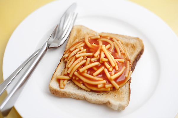 포토 JPG 해외이미지 접시 어린이 음식 조각 토마토 스파게티 사람없음 식사 이탈리아 면 가난 서빙 토스트 통조림 기본 해외202310 해외포토 식기 유럽 빵 컨셉 채소 파스타 사람 파일형식