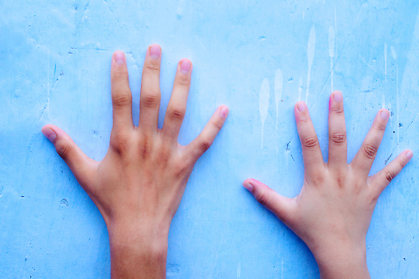 포토 JPG 해외이미지 백인 손 여자 남자 백그라운드 지도 가족 관계 협력 함께함 손바닥 소녀 성인 사람없음 두명 신체부위 파란색 글로벌 화목 우정 시험 터치 성장 인사 도움 비교 보호 밀기 연결 결합 커뮤니티 나눔 세대 넘어짐 대칭 돌봄 우화 해외202310 해외포토 서양인 교육 어린이 컬러 컨셉 모션 사람 친구 예절 파일형식