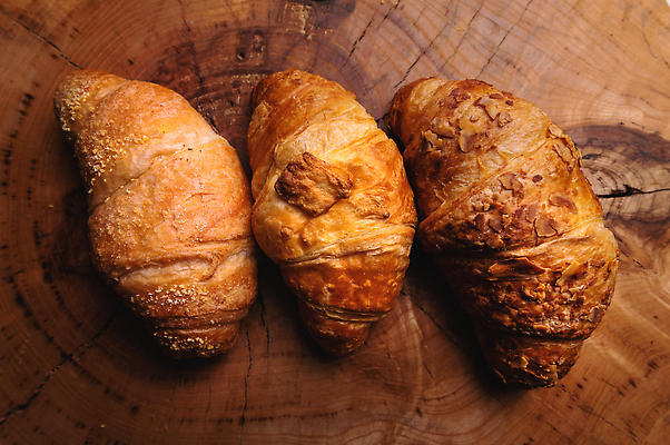 포토 JPG 해외이미지 음식 백그라운드 아침 디저트 3 요리 사람없음 갈색 식당 식사 빵집 껍질 흰색 신선 황금 달콤 맛 아침식사 굽기 반죽 롤 부드러움 버터 프랑스어 번 페스츄리 맛있는 해외202310 해외포토 주간 문자 빵 컬러 컨셉 상점 감각 구이 파일형식