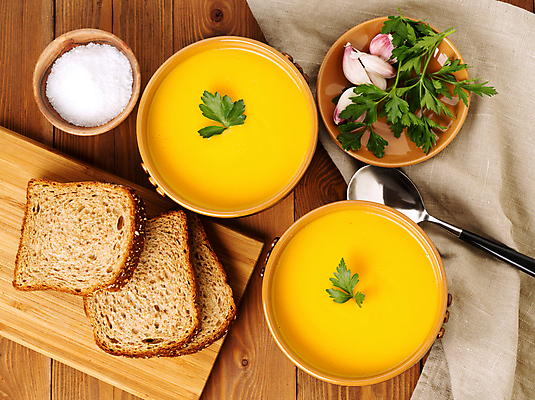 포토 JPG 해외이미지 무료이미지 빵 백그라운드 채소 사람없음 숟가락 사발 수프 해외202310 해외포토 음식 수저 사기그릇 파일형식 무료콘텐츠