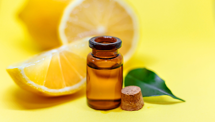 포토 JPG 해외이미지 나뭇잎 근접촬영 사람없음 아웃포커스 오일 레몬 아로마테라피 내추럴 에센스 오일병 해외202310 해외포토 음식 뷰포인트 잎 과일 촬영기법 화장품 테라피 파일형식