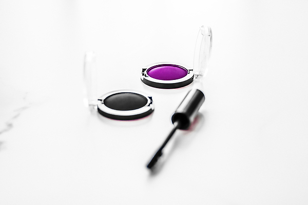 포토 JPG 해외이미지 사람없음 보라색 검은색 원형 흰배경 마스카라 대리석 아이섀도 마블링 카피스페이스 해외202310 해외포토 도형 컬러 백그라운드 재료 화장품 공백 흰색 파일형식