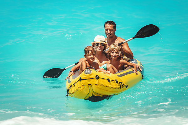 포토 JPG 해외이미지 라이프스타일 행복 아들 어린이 스포츠 파도 바다 여행 포즈 가족 엄마 휴가 휴식 함께함 항해 미소 안전 소년 여러명 가로 물 여름 뷰티 우정 자유 보트 아빠 떨어짐 카누 카약 노젓기 고무 석호 남동생 뱃놀이 이국적 터키석 파라다이스 스플래쉬 카피스페이스 해외202310 해외포토 자연요소 계절 남자 감정 다수 컨셉 배_교통 관계 모션 표정 사람 생활 친구 전통놀이 공백 수상스포츠 보석 동생 파일형식