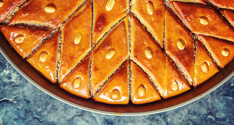 포토 JPG 해외이미지 전통 접시 배너 문화 음식 조각 백그라운드 재료 탁자 디저트 요리 동양인 사람없음 목재 과자 기쁨 빵집 견과류 시골 신선 중앙 달콤 맛 아침식사 설탕 지중해 유기농 호두 시럽 꿀 동쪽 칠면조 그리스인 점심식사 라마단 아랍어 페스츄리 피스타치오 핸드메이드 카피스페이스 바클라바 맛있는 튀르키예 해외202310 해외포토 서양인 나무 식기 웰빙 감정 아시아 빵 바다 가구 컨셉 조류 인종 상점 식사 공백 방향 파일형식