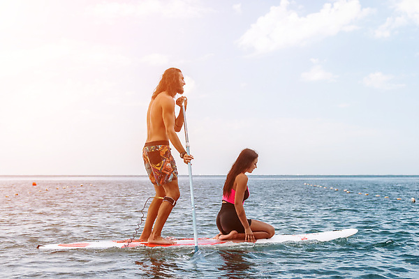 포토 JPG 해외이미지 라이프스타일 행복 실루엣 스포츠 바다 분홍색 여행 자연 하늘 휴가 휴식 건강 서기 야외 두명 물 비키니 운동 뷰티 여행객 일출 일몰 자유 서핑보드 서핑 저녁 서퍼 해외202310 해외포토 자연요소 수영복 감정 컬러 컨셉 모션 운동선수 촬영기법 사람 생활 노을 수상스포츠 보드_스포츠 야간 생태계 파일형식