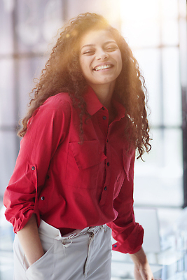 포토 JPG 해외이미지 백인 직업 1 라이프스타일 여자 행복 얼굴 비즈니스 사업가 창문 성공 직장 실내 한명 서기 웃음 노트북 뷰티 우주 공책 기쁨 방 흰색 작업 도움 비즈니스우먼 자신감 작음 종업원 만족 경영자 주인 진짜 힙스터 해외202310 해외포토 서양인 패션 감정 컬러 컨셉 회사 모션 문구용품 표정 사람 내부 생활 신체부위 전자제품 직장인 크기 리더 파일형식