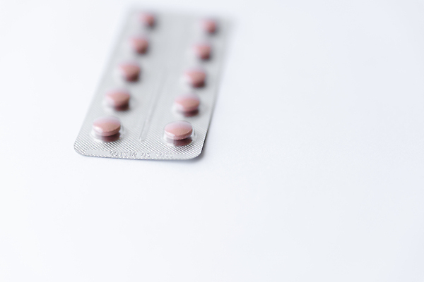 포토 JPG 해외이미지 컬러 과학 백그라운드 컨셉 건강 병원 사람없음 치료 빨간색 파란색 알약 약 고통 흰색 그룹 약초 질병 약국 오브젝트 두통 처방 테라피 중독 흙더미 조제 돌봄 복용 진통제 치료제 헬프 화학물질 항생제 해외202310 해외포토 감정 의학 모션 뷰티 흙 도움 풀_식물 화학 만들기 파일형식 더미