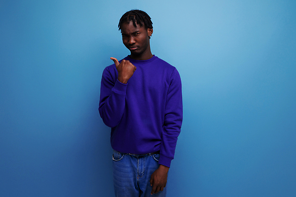 포토 JPG 해외이미지 모델 남자 백그라운드 아이디어 실내 한명 서기 성인 유행 검은색 흰색 가리킴 흥분 쇼 고립 기본 시범 제안 스타일 카피스페이스 해외202310 해외포토 1 감정 컬러 컨셉 모션 사람 손짓 내부 공백 파일형식