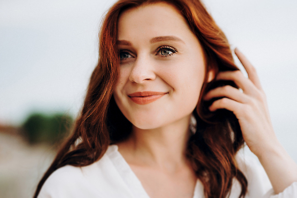 포토 JPG 해외이미지 옷 파도 조류 친절 산 따뜻함 한명 웃음 경사 물 여름 빛 강 일몰 산책 임신 흰색 아내 점토 수평선 해외202310 해외포토 자연요소 동물 1 계절 바다 컬러 휴식 표정 사람 노을 파일형식