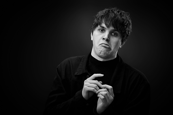 포토 JPG 해외이미지 응시 남자 감정 얼굴 컨셉 장난 상상 한명 사람 소년 성인 머리 검은색 공연 흰색 표현 입 유머 찡그림 혀 입술 코 만들기 코믹 고립 바보 인공 특별함 못생김 오싹 해외202310 해외포토 1 시선 어린이 컬러 모션 표정 이벤트 신체부위 파일형식