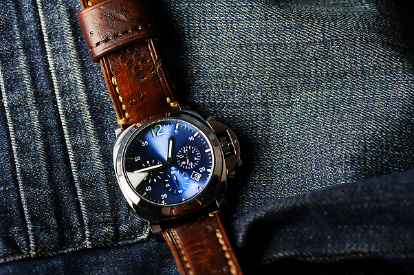 포토 JPG 해외이미지 남자 팔찌 성인 사람없음 파란색 빛 갈색 유행 금속 수확 기구 청바지 시간 악단 클래식 고급 우아함 상품 낟알 가죽 보석 손목 스마트 손목시계 오브젝트 다이얼 총알 분 사파이어 스테인레스 스트랩 진짜 스타일 해외202310 해외포토 무기 음악 시계 컬러 컨셉 농업 장신구 바지 재질 사람 신체부위 광석 파일형식