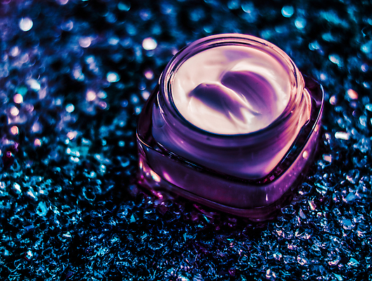 포토 JPG 해외이미지 근접촬영 사람없음 반짝임 고급 피부관리 파란배경 스킨케어 기초화장품 수분크림 해외202310 해외포토 뷰포인트 백그라운드 컨셉 모션 파란색 뷰티 화장품 파일형식