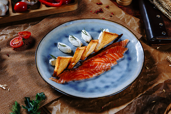 포토 JPG 해외이미지 전통 그릇 식기 접시 음료 음식 빵 바다 조각 다이어트 토마토 채소 재료 샌드위치 건강 어류 요리 사람없음 장식 빨간색 초록색 주방 식사 저녁식사 빵집 튀김 신선 맛 그릴 아침식사 먹기 해산물 향신료 메뉴 토스트 소금 연어 후추 성분 점심식사 맛있는 해외202310 해외포토 컬러 컨셉 모션 주방용품 상점 수중동물 향미료 파일형식