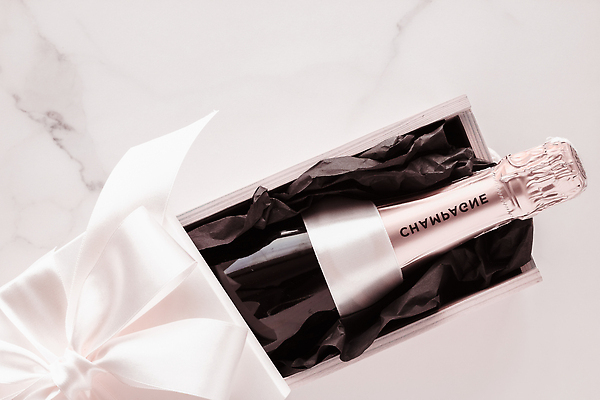 포토 JPG 해외이미지 리본 포장 선물 사람없음 고급 대리석 샴페인병 포장상자 해외202310 해외포토 컨셉 재료 술병 상자 샴페인 파일형식