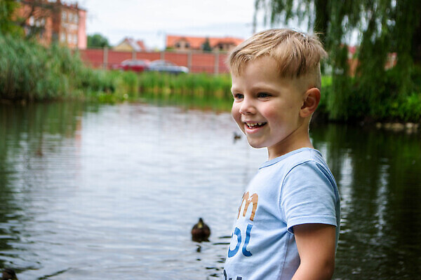 포토 JPG 해외이미지 라이프스타일 행복 호수 어린이 백그라운드 가족 자연 낚시 휴가 휴식 부츠 대화 어류 한명 사람 취미 야외 목재 물 강 반사 연못 잡기 항아리 개 작음 시작 종이접기 낚시꾼 주말 해외202310 해외포토 자연요소 나무 1 감정 종이 신발 컨셉 재료 포유류 관계 모션 레저 말하기 생활 수중동물 도자기 크기 생태계 접기 파일형식