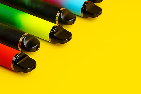 포토 JPG 해외이미지 근접촬영 사람없음 노란배경 니코틴 니코틴중독 전자담배 해외202310 해외포토 뷰포인트 백그라운드 담배 노란색 중독 파일형식