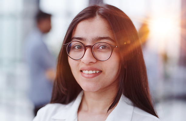 포토 JPG 해외이미지 모델 직업 학생 응시 여자 교육 행복 얼굴 비즈니스 사업가 성공 실내 고등학교 치과 미소 사람 성인 두명 노트북 사무실 방 표현 업무 비즈니스우먼 자신감 우아함 치아 인도인 종업원 고객 스마트 경영자 긍정 경영 인턴 정중 해외202310 해외포토 외국인 시선 감정 컨셉 학교 표정 병원 동양인 내부 신체부위 전자제품 작업 직장인 소화기관 리더 파일형식