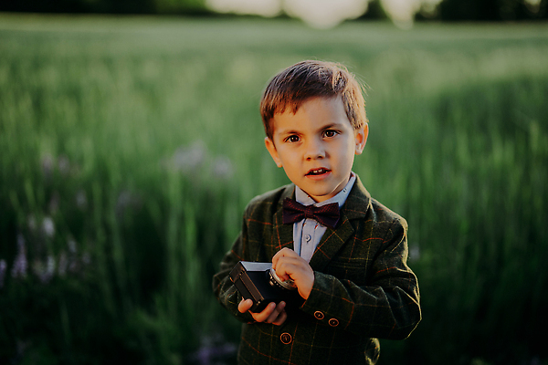 포토 JPG 해외이미지 백인 직업 1 손 남자 어린이 여행 백그라운드 컨셉 밭 자연 벽돌 한명 사람 소년 취미 여름 카메라 검은색 사진촬영 장비 수확 흰색 시골 잡기 사진사 필름 그림 복고 보안 아날로그 옛날 스타일 힙스터 해외202310 해외포토 서양인 계절 패션 컬러 농업 모션 안전 신체부위 전자제품 촬영 작가 생태계 파일형식