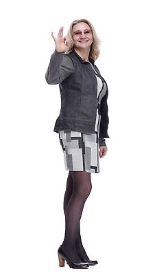 포토 JPG 해외이미지 전신 여자 한명 성인 옆모습 선글라스 흰색 OK 성인여자한명만 해외202310 해외포토 1 안경 뷰포인트 컬러 사람 손짓 여자한명만 성인여자만 파일형식