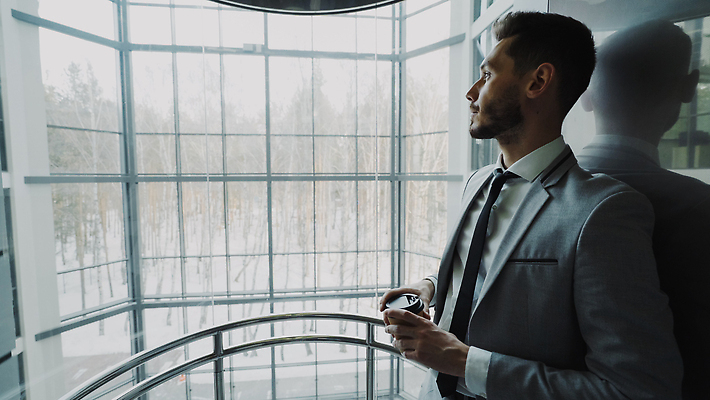 포토 JPG 해외이미지 직업 응시 남자 행복 여유 커피 비즈니스 건축양식 모션 성공 넥타이 실내 한명 서기 사람 정장 성인 내부 건물 컵 사무실 자유 관찰 비즈니스맨 승차 엘리베이터 집중 경영자 리프트 경영 단절 혼자 해외202310 해외포토 1 식기 건축물 시선 잡화 옷 건축 감정 음료 컨셉 직장인 리더 파일형식