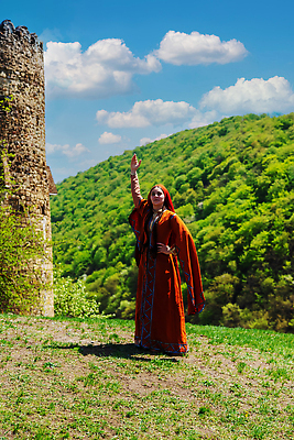 포토 JPG 해외이미지 나무 백인 전통 배너 커플 드레스 행복 종교 문화 얼굴 어린이 음악 여행 결혼 백그라운드 자연 산 주택 털 함께함 사랑 미술 미소 사람 여러명 사람없음 빨간색 여름 뷰티 유행 우주 탑 공연 춤 민화 전국 조지아 해외202310 해외포토 서양인 식물 건축물 옷 계절 감정 컬러 다수 컨셉 관계 문화예술 표정 이벤트 건물 신체부위 그림 생태계 동유럽 파일형식