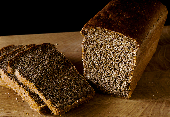 포토 JPG 해외이미지 모양 1 전통 음식 빵 조각 백그라운드 다이어트 탁자 벽돌 따뜻함 건강 요리 사람없음 목재 갈색 검은색 식사 어둠 빵집 껍질 흰색 시골 신선 맛 아침식사 낟알 시리얼 밀 굽기 싱글 유기농 서식 덩어리 내추럴 고립 제빵사 탄수화물 페스츄리 핸드메이드 호밀 맛있는 해외202310 해외포토 나무 직업 웰빙 컬러 가구 컨셉 재료 곡류 상점 구이 파일형식