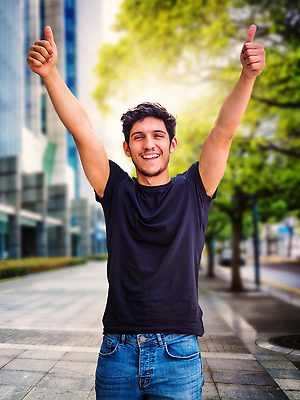 포토 JPG 해외이미지 백인 모델 1 응시 남자 행복 얼굴 셔츠 한명 서기 웃음 사람 성인 야외 여름 파란색 뷰티 유행 맑음 흰색 축하 도시 싱글 설정 바보 필승 혼자 스타일 유일 해외202310 해외포토 서양인 시선 계절 감정 컬러 컨셉 상의 모션 날씨 표정 신체부위 우승 파일형식