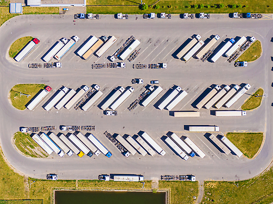 포토 JPG 해외이미지 산업 비즈니스 공장 교통시설 자동차 안테나 사람없음 건물 문 화물 센터 상품 큼 창고 상업 수납 짐차 트레일러 물류 드론 분배 수입 해외202310 해외포토 건축물 육상교통 교통 통신 공업 운송업 크기 시설 파일형식