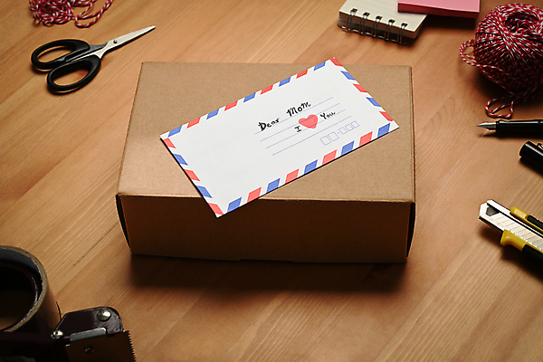 포토 JPG 해외이미지 포장 선물 사람없음 편지 실타래 택배상자 커터칼 나무배경 해외202310 해외포토 백그라운드 상자 사무용품 택배 파일형식