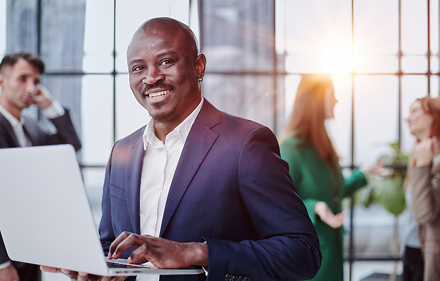 포토 JPG 해외이미지 직업 응시 남자 흑인 컨셉 회사 비즈니스 사업가 성공 무선통신 아이디어 실내 미소 사람 인종 정장 여러명 성인 노트북 컴퓨터 사무실 검은색 비즈니스맨 홀 4 그룹 우아함 토론 인도인 종업원 동료 상담 경영자 상업 옷입기 경영 콜라보레이션 표현성 해외202310 해외포토 서양인 외국인 시선 옷 컬러 다수 통신 관계 모션 표정 동양인 내부 전자제품 숫자 공간 직장인 리더 파일형식